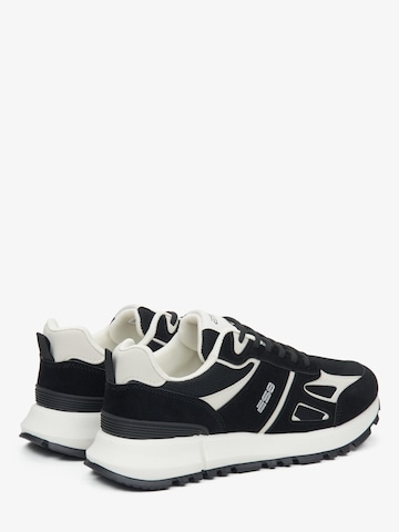 ES8 Sneaker low '90-3-04'‌ in Schwarz