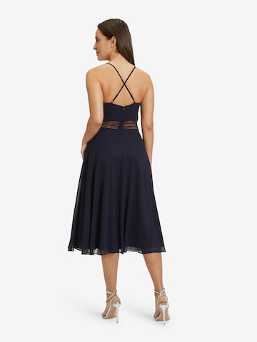 Robe de cocktail Vera Mont en bleu