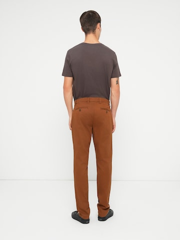 GAP Slimfit Spodnie 'ESSENTIAL' w kolorze brązowy