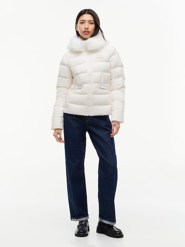 Giacca invernale di Tommy Jeans in bianco