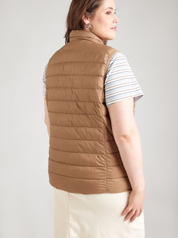 Gilet 'CARTAHIA' di ONLY Carmakoma in marrone