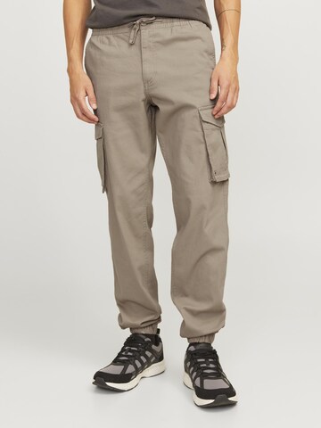 aprel Tapered Cargobroek in Grijs: voorkant