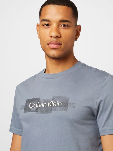 T-Shirt Calvin Klein en gris