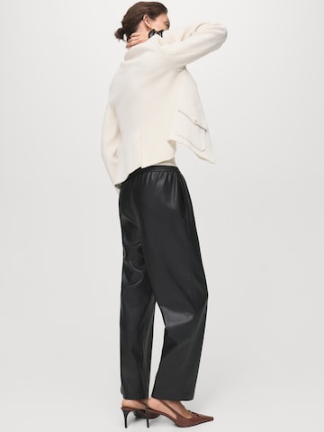 Largi Pantaloni 'APPLE' de la MANGO pe negru