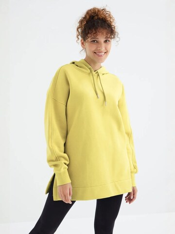 Tommy Life Sweatshirt in Yellow