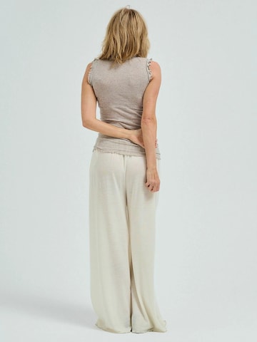 Seamless Basic Top 'Flounce' in Beige