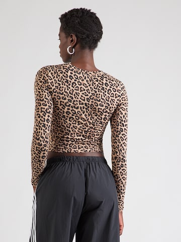 ABOUT YOU Póló 'Lotti' - barna