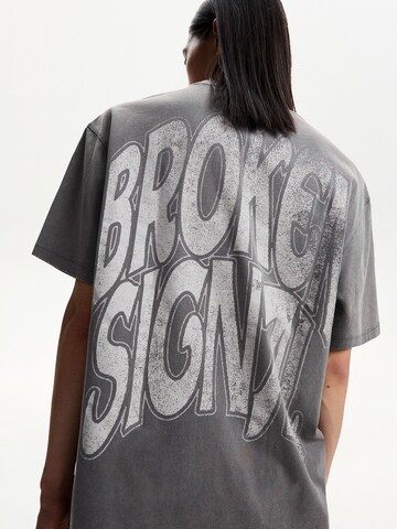 T-Shirt Bershka en gris