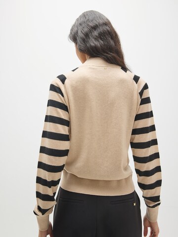Pull-over Lola Casademunt en beige : derrière