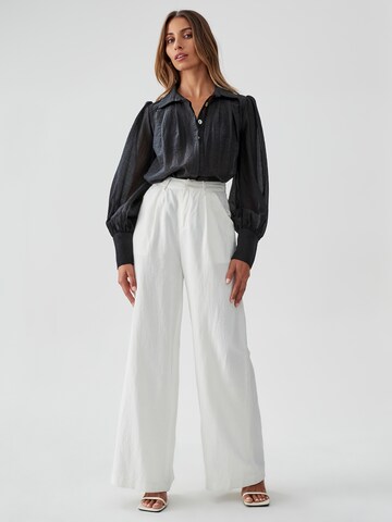 The Fated Blouse 'HAYES' in Zwart: voorkant