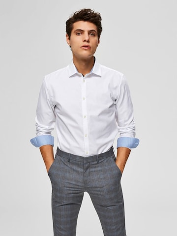 balta SELECTED HOMME Priglundantis modelis Marškiniai 'Mark': priekis