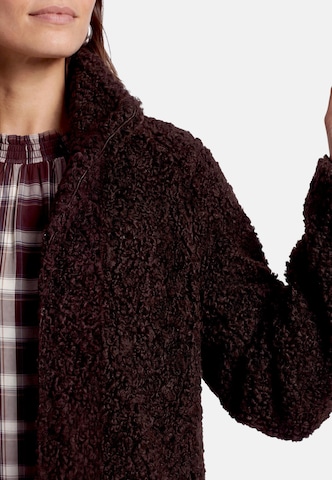 Cappotto invernale di zero in marrone