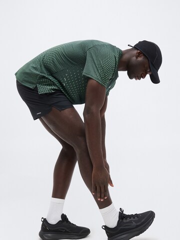NIKE Λειτουργικό μπλουζάκι 'Stride' σε πράσινο