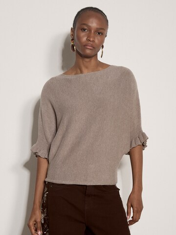 Apricot Soft Knit Batwing Top ' ' in Grau: Vorderseite