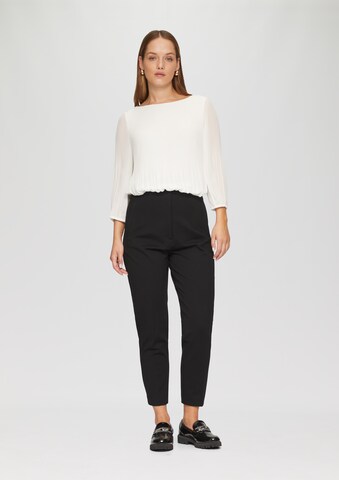 s.Oliver BLACK LABEL Tapered Broek in Zwart: voorkant