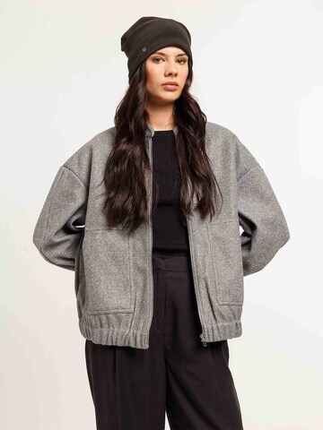 LOEVENICH Beanie in Black: front