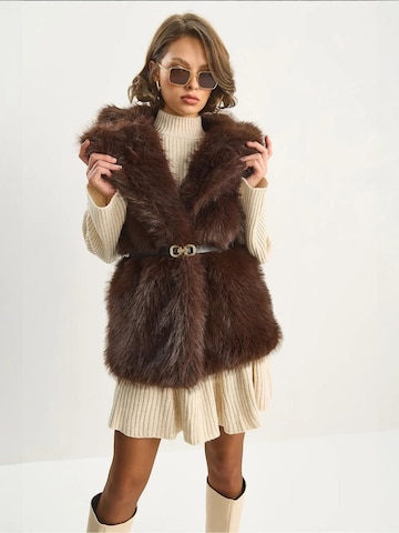 Bianco Lucci - Colete em castanho