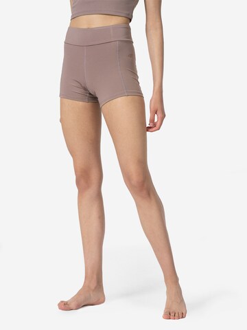 4F Skinny Sportshorts in Braun: predná strana