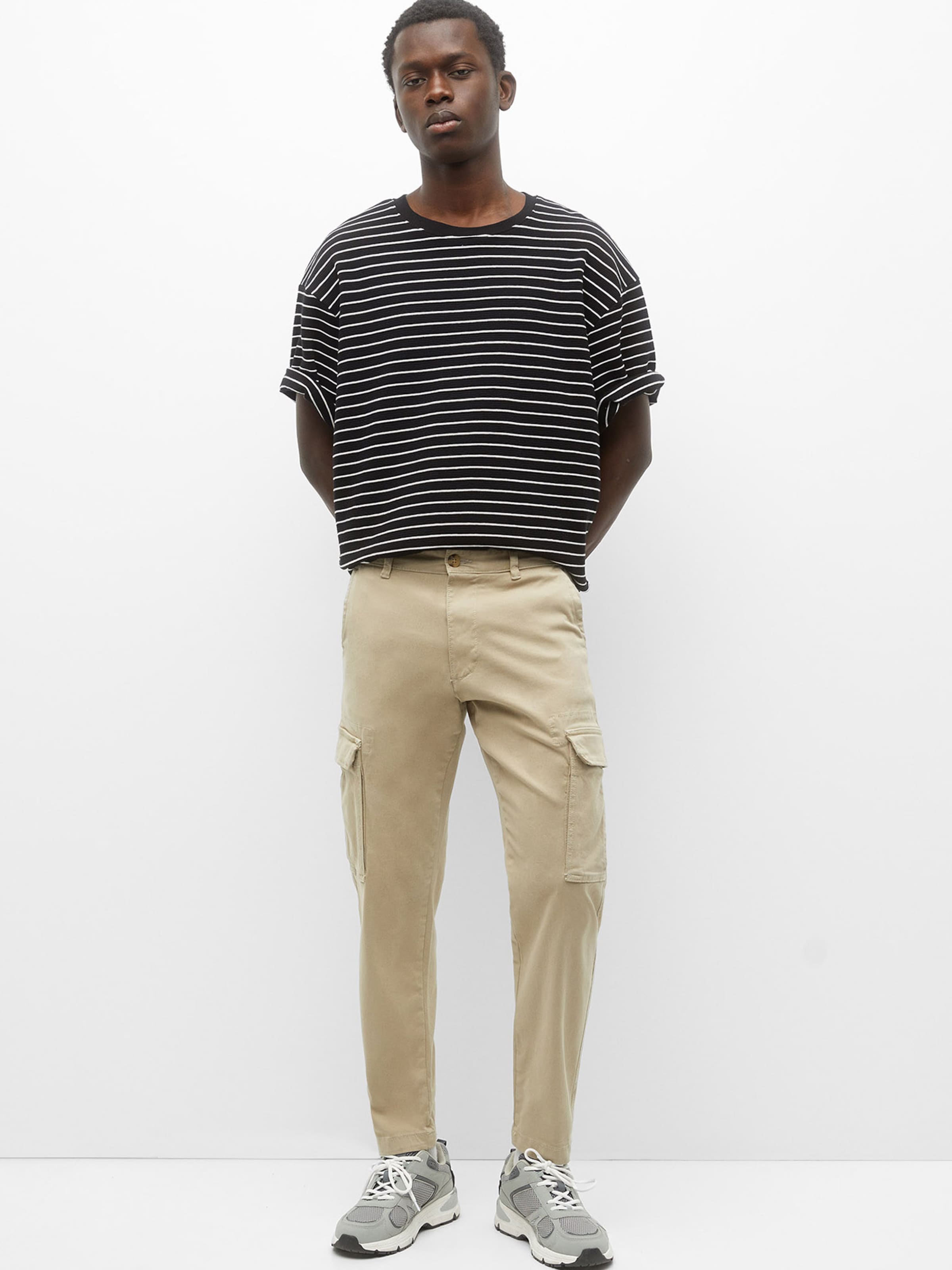 Pantalon beige pull and bear sale