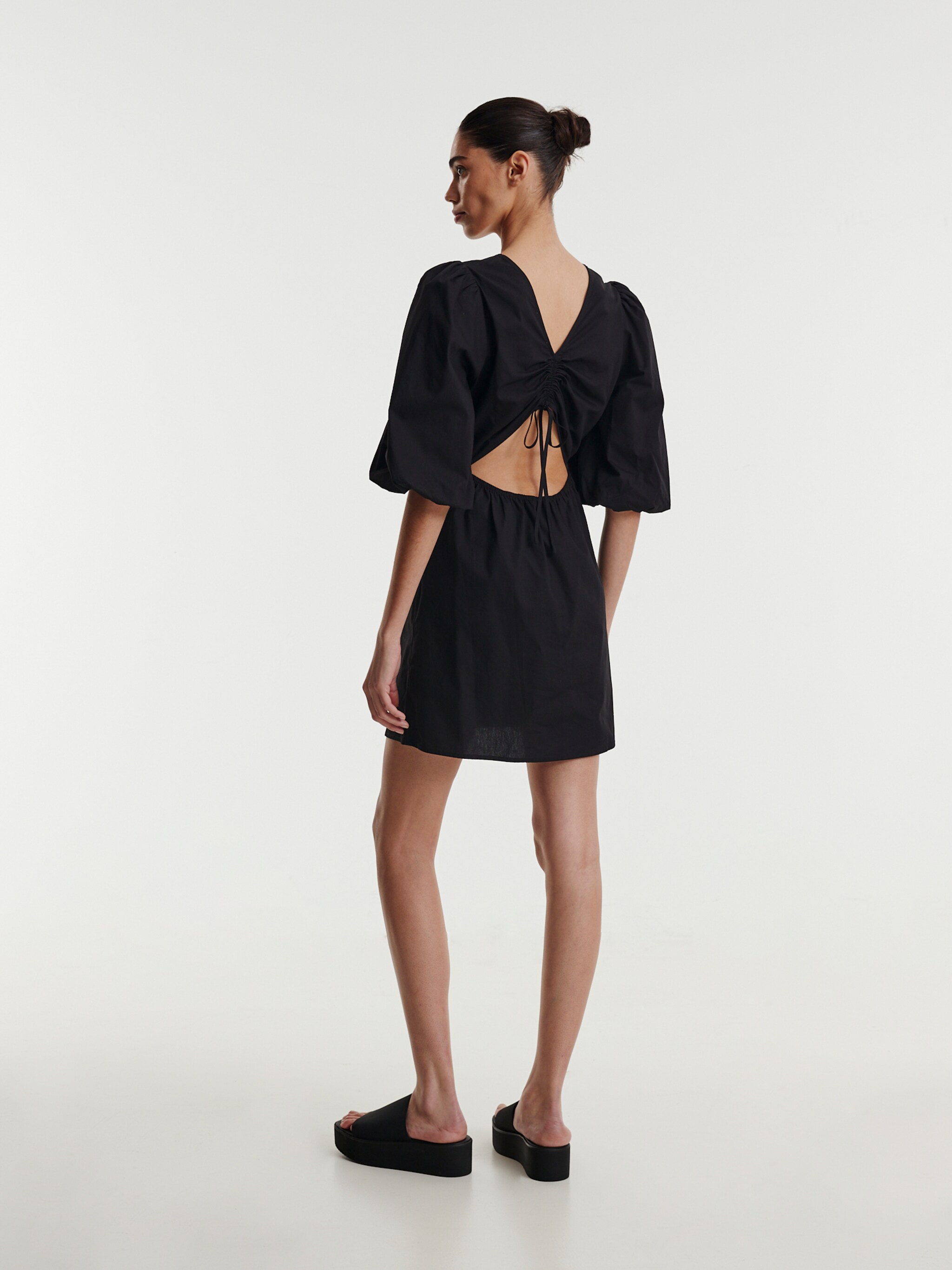 EDITED Produits Robe 'Havin' noir