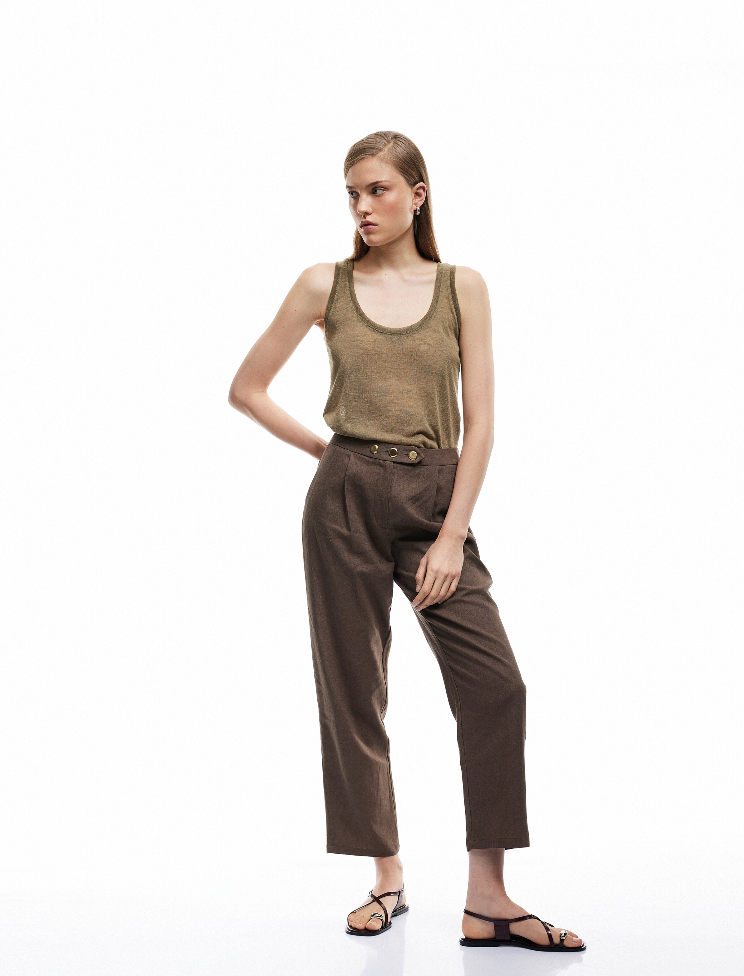 Koton Loose fit Pleat-front trousers in Brown: front