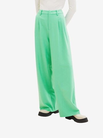 TOM TAILOR DENIM Wide leg Pleat-Front Pants in Green: front