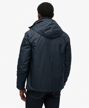 Veste mi-saison 'Mountain' Superdry en noir