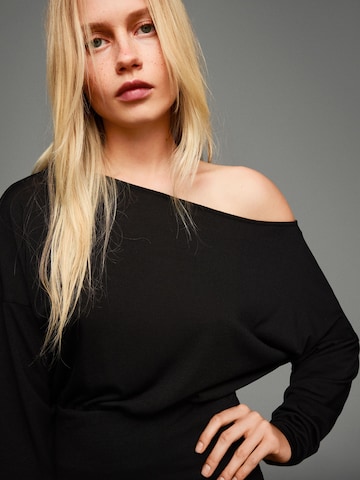 Bershka Majica | črna barva