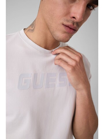 GUESS T-Shirt in Grau