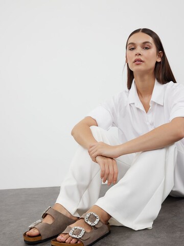 Trendyol Pantolette in Braun
