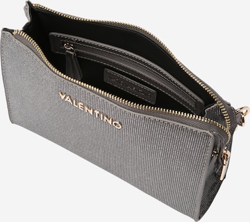 VALENTINO Pikkulaukku 'CHIAIA' värissä harmaa