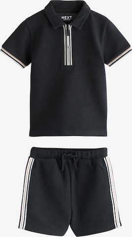 Next Setti värissä musta: etupuoli