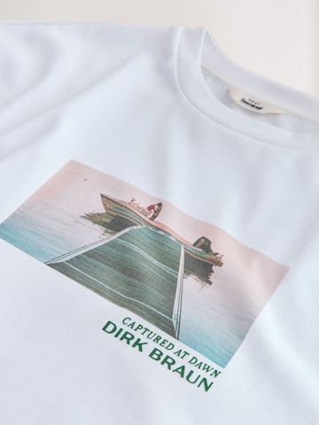T-Shirt 'Dirk Braun Seminal' Next en blanc