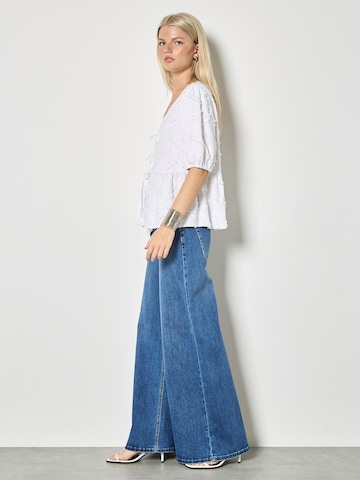 Apricot Blouse ' ' in Wit