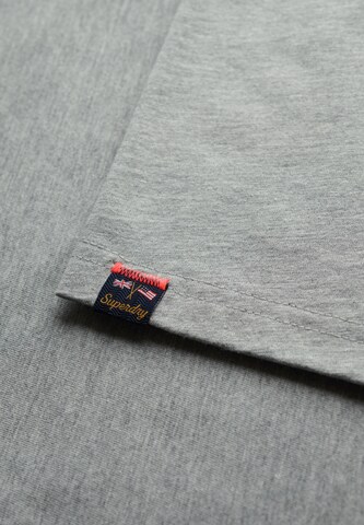 T-shirt 'Athletic' Superdry en gris
