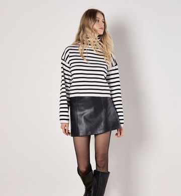 Pull-over Apricot en noir : devant