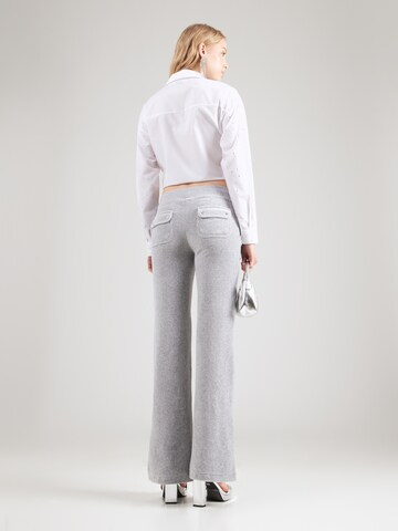 Flared Pantaloni 'LAYLA' di Juicy Couture in grigio