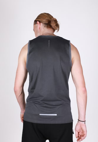 MOROTAI - Camiseta funcional en negro