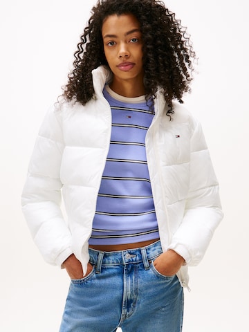 Tommy Jeans Přechodná bunda 'ESS' – bílá: přední strana