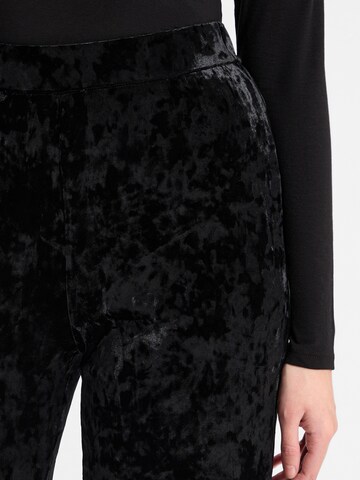 EDITED Wide leg Pleat-Front Pants ' Corin ' in Black
