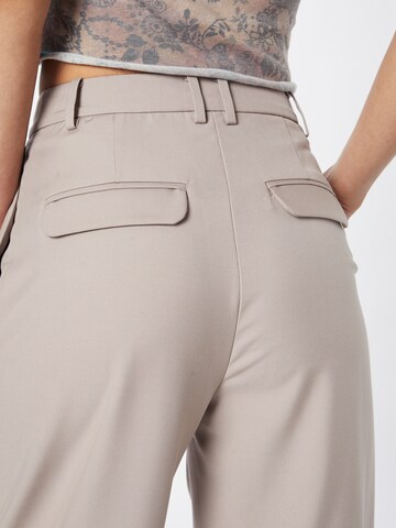 WEEKDAY Wide leg Pleat-Front Pants 'Esme' in Grey