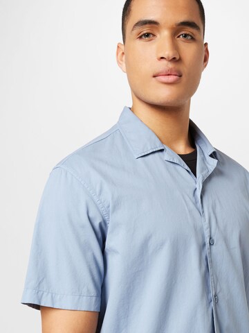 Coupe regular Chemise KnowledgeCotton Apparel en bleu