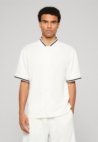 Urban Classics - Camisa em branco: frente