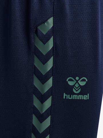 Tapered Pantaloni sportivi di Hummel in blu
