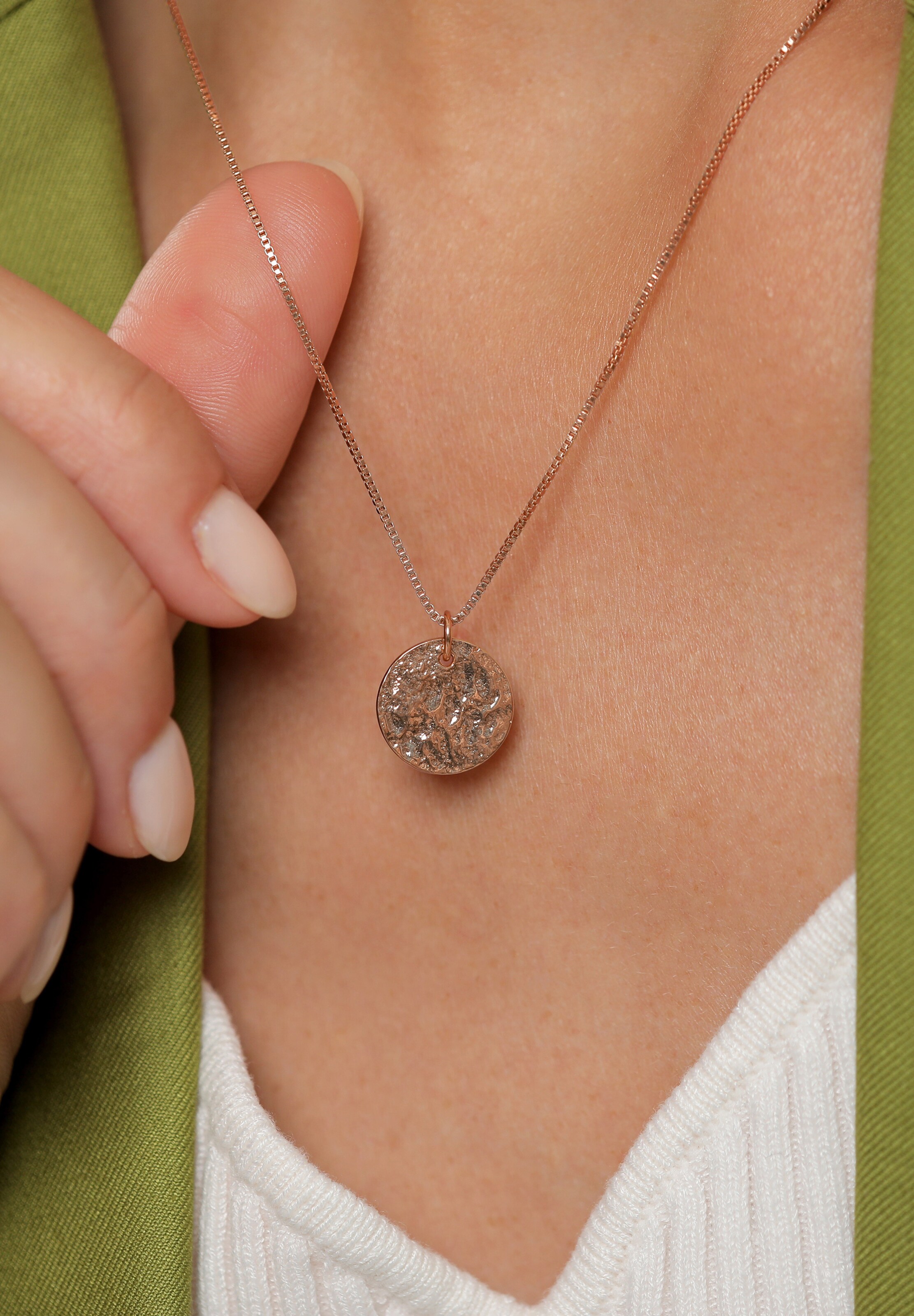 ELLI Necklace in Gold: front