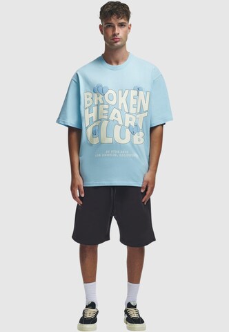 2Y Studios Koszulka 'Broken Heart Club' w kolorze niebieski
