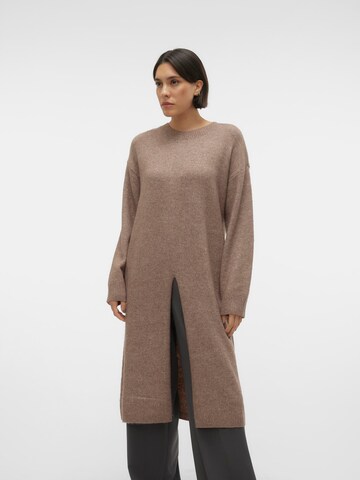 Robes en maille 'PHILLIS' VERO MODA en marron : devant