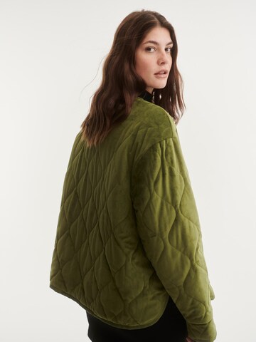 ABOUT YOU x Laura Giurcanu Between-season jacket in Green