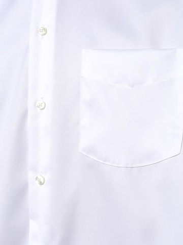 Coupe regular Chemise business Andrew James en blanc