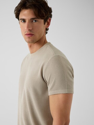 GUESS Sweater in Beige